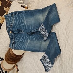 Skinny crop jeans with embroidered hem size 8 Petite